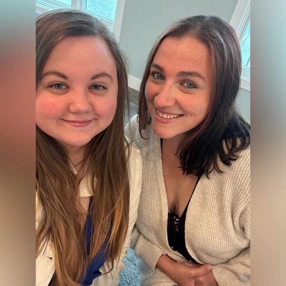 Meet your Posher, Alyssa - Picture 3 of 6